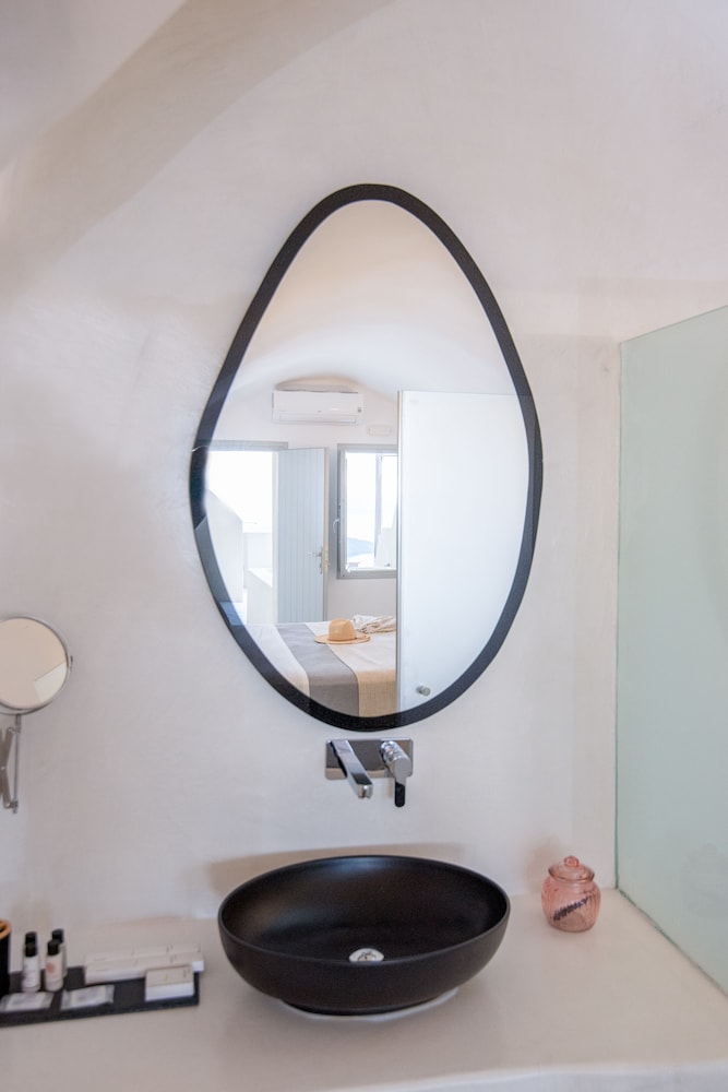 Cave Suite, Caldera View, Outdoor Hot Tub - Photo 15