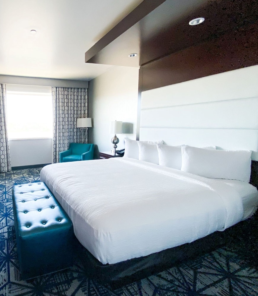 Premium Room, 1 King Bed photo 1