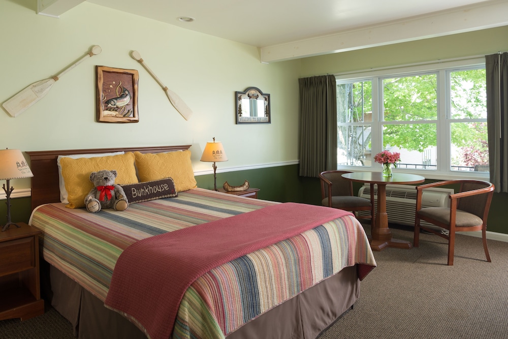 Room, Multiple Beds (BunkHouse)