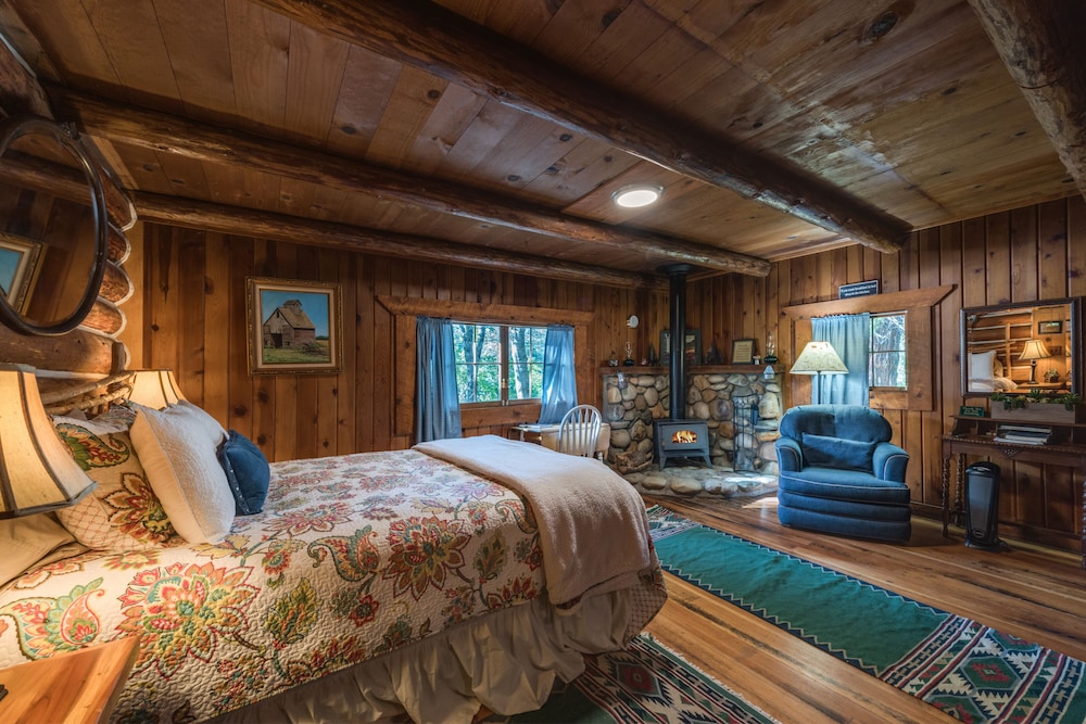 Superior Cabin, Private Bathroom (Carpenter Suite)