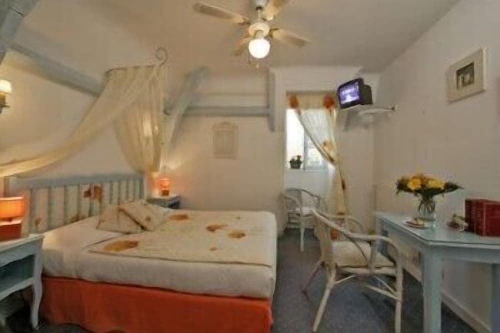 Standard Double Room photo 2