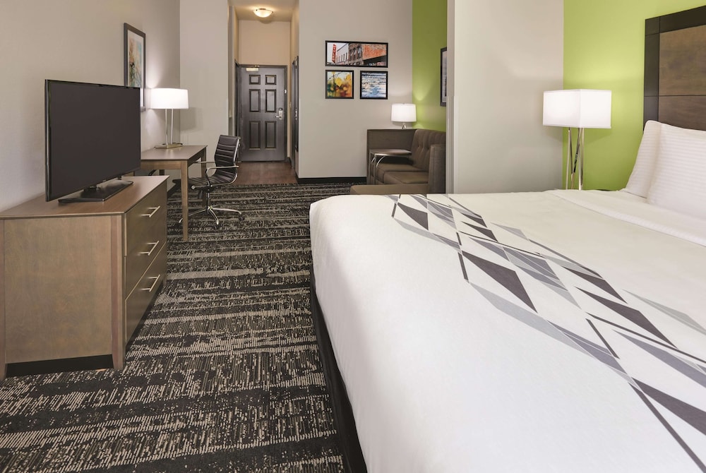 Suite, 1 King Bed, Non Smoking - Photo 5