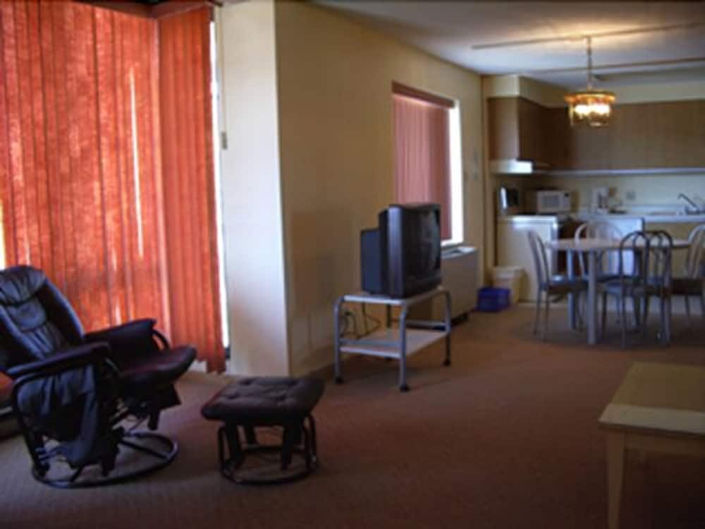 Condo, 2 Bedrooms, Kitchen photo 3