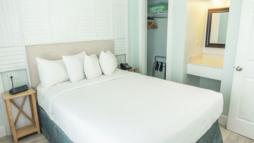 Suite, 2 Bedrooms - Photo 2