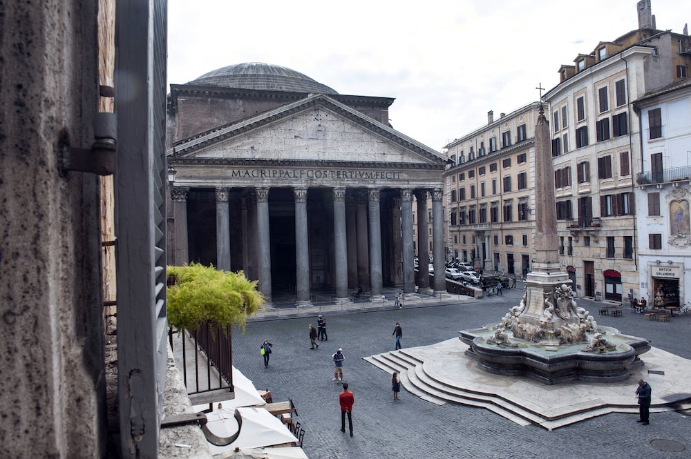 Imperial Suite Ariosto Pantheon View thumbnail 5