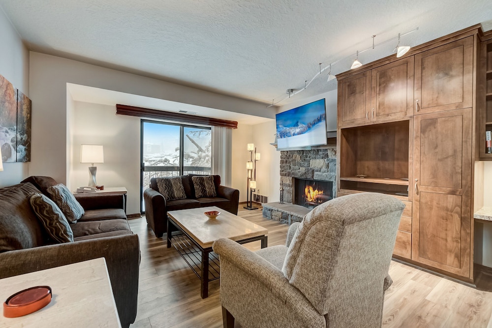 2 Bedroom Condominium - Photo 1