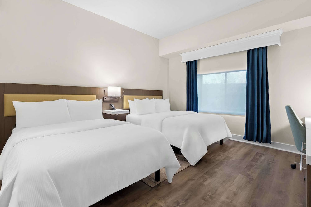 Suite, 2 Queen Beds, Accessible, Kitchen (with Sofabed) photo 1