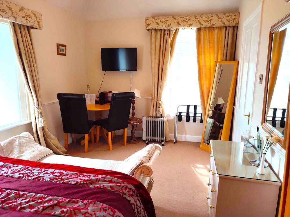 Superior Double Room, Ensuite thumbnail 5
