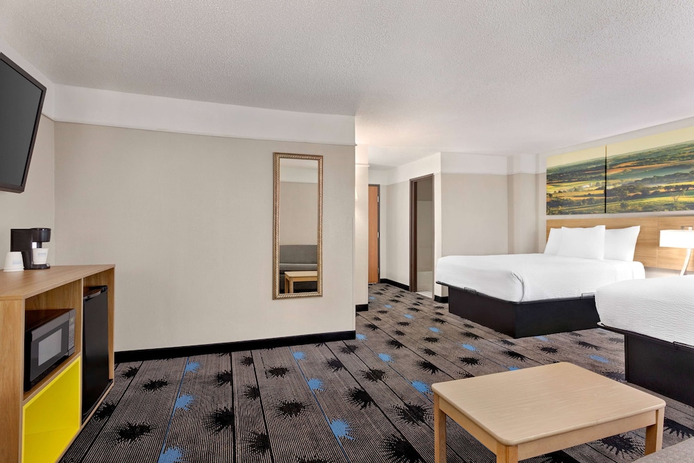 Suite, 2 Queen Beds - Photo 1