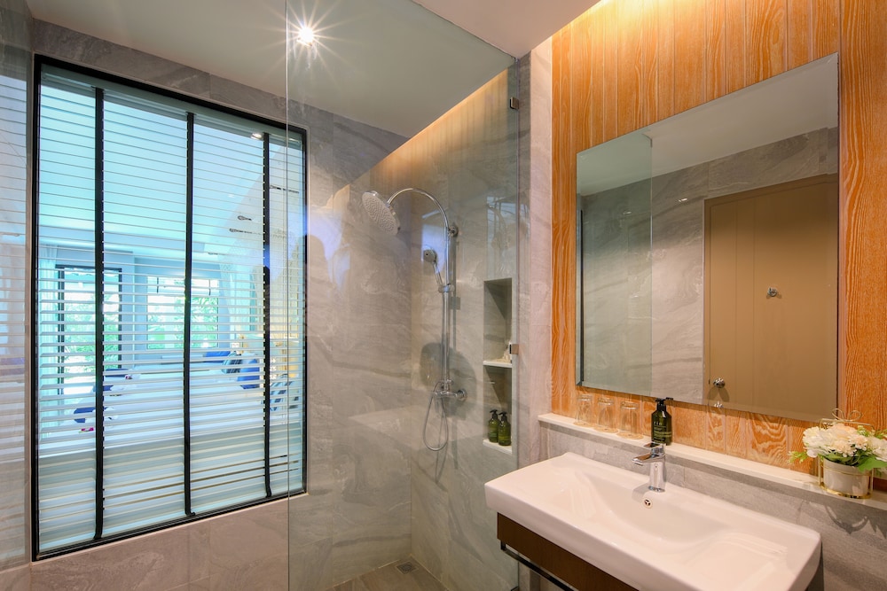 Family Pool Access - Photo 3
