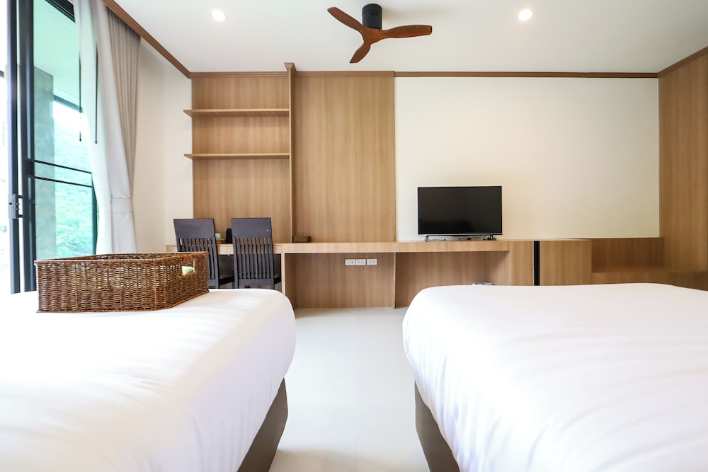 Deluxe Twin Room - Photo 13