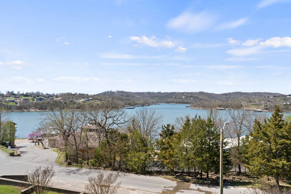 3 -BD Lakeview Suite Unit 162