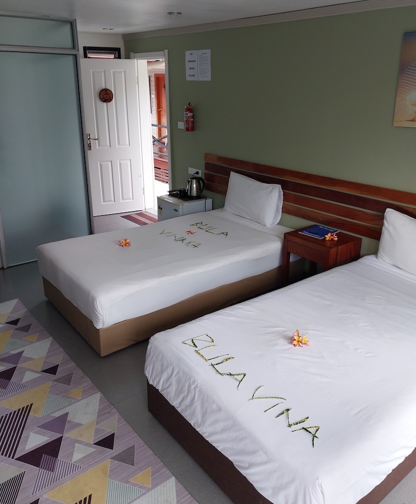 Standard Room, 2 Twin Beds, Shared Bathroom, Pool View photo 1