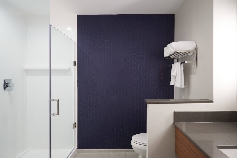 Suite, Multiple Beds (Mobility/Hearing Accessible, Tub) - Photo 3