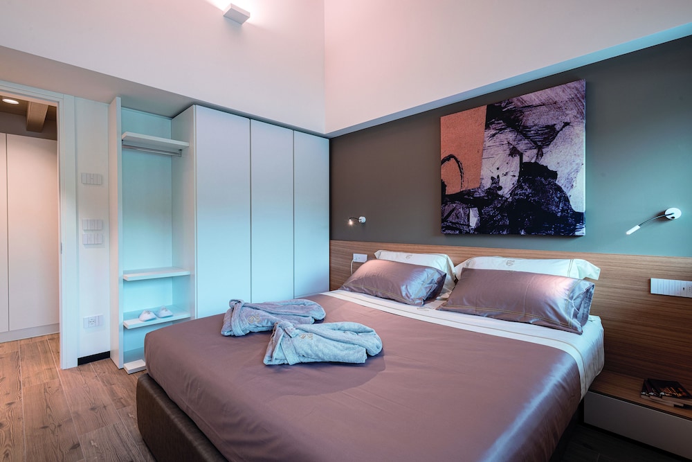 Luxury Condo photo 1