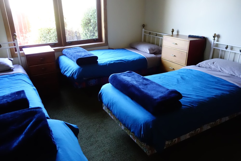Standard Suite, 1 Bedroom, Non Smoking (Private 4 Singles) photo 1