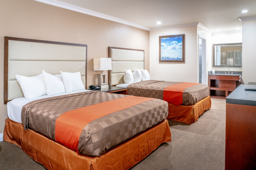 Deluxe Room, 2 Queen Beds