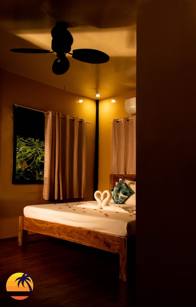 Honeymoon Room, 1 King Bed, Garden View, Garden Area
