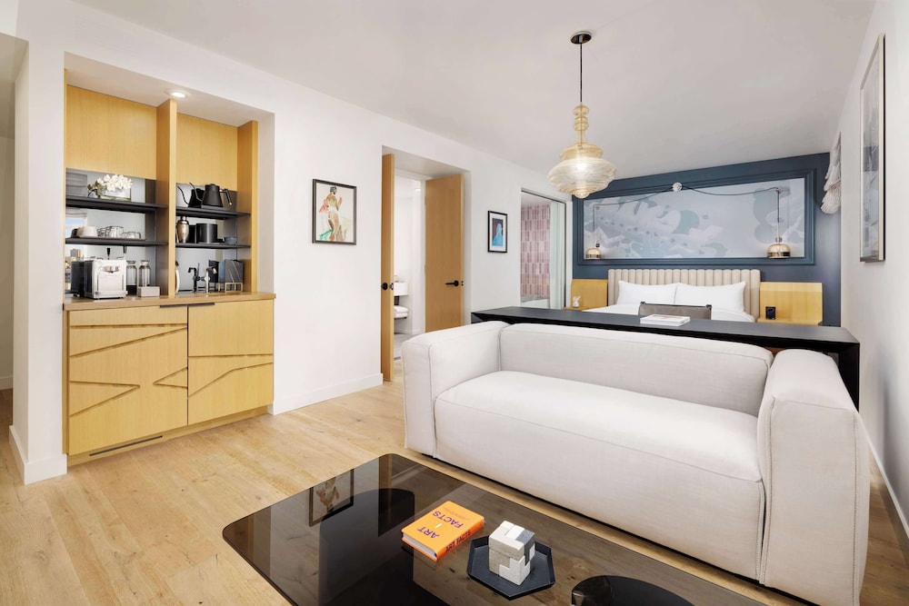 Skyline King Studio Suite