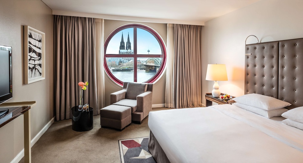Room, 1 King Bed, River View