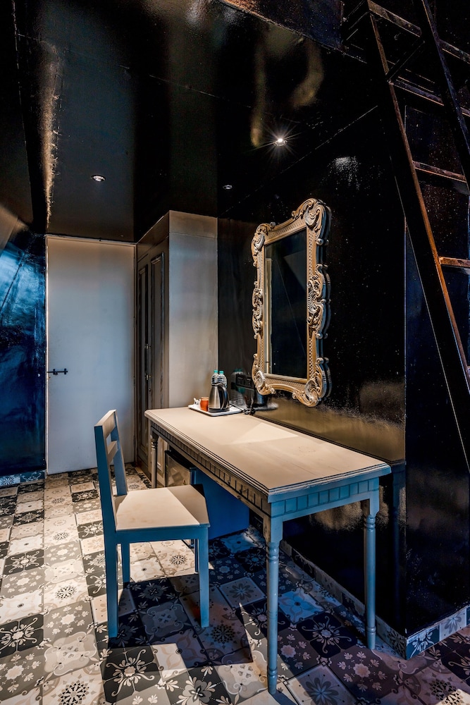 Executive Room - Photo 15