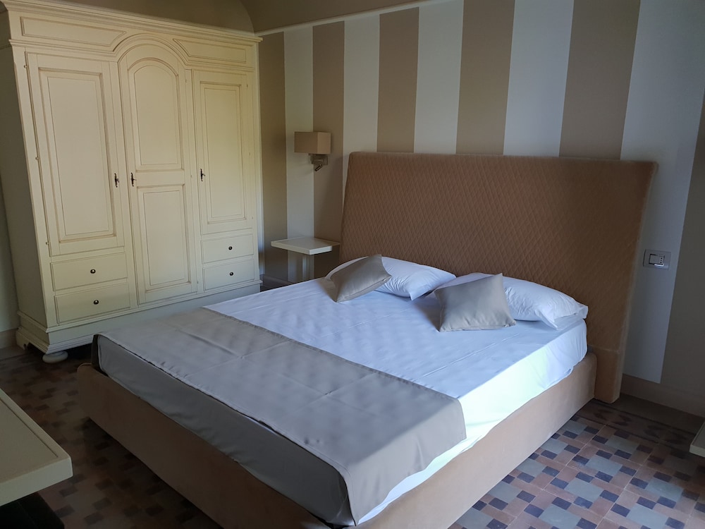 Junior Double Room, Balcony, Garden View