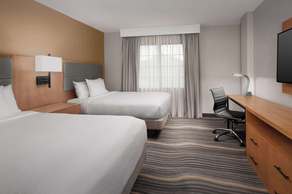 Standard Suite, 2 Queen Beds - Photo 2