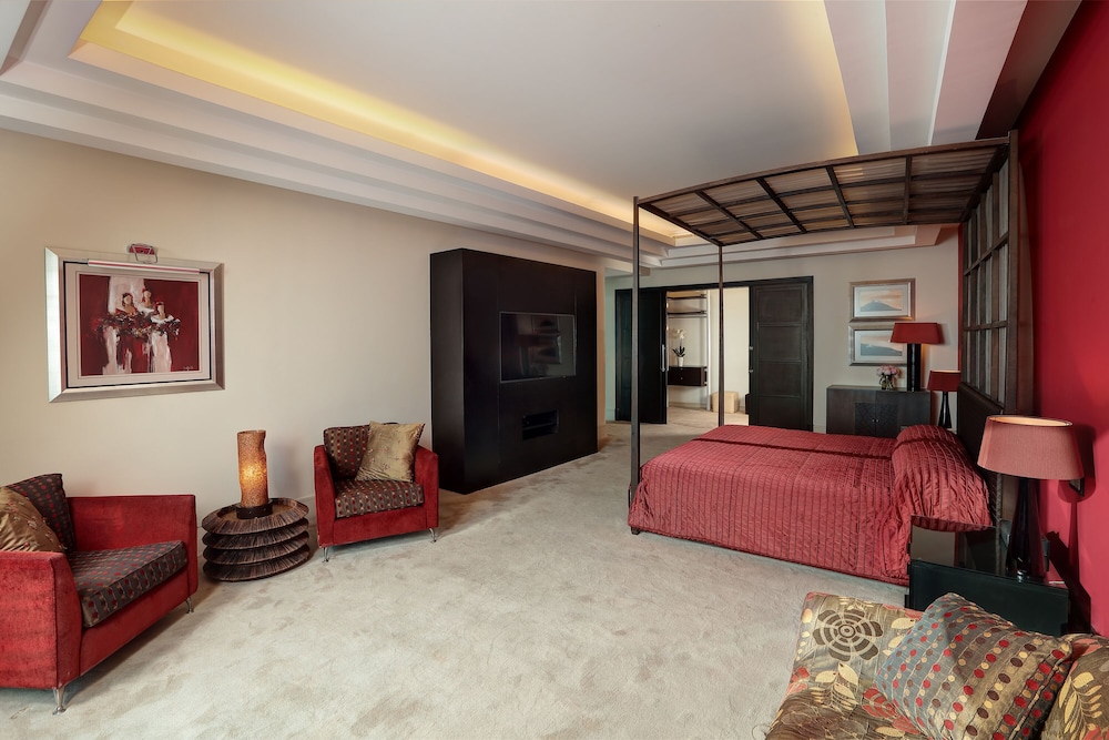 Royal Suite, 1 King Bed - Photo 6