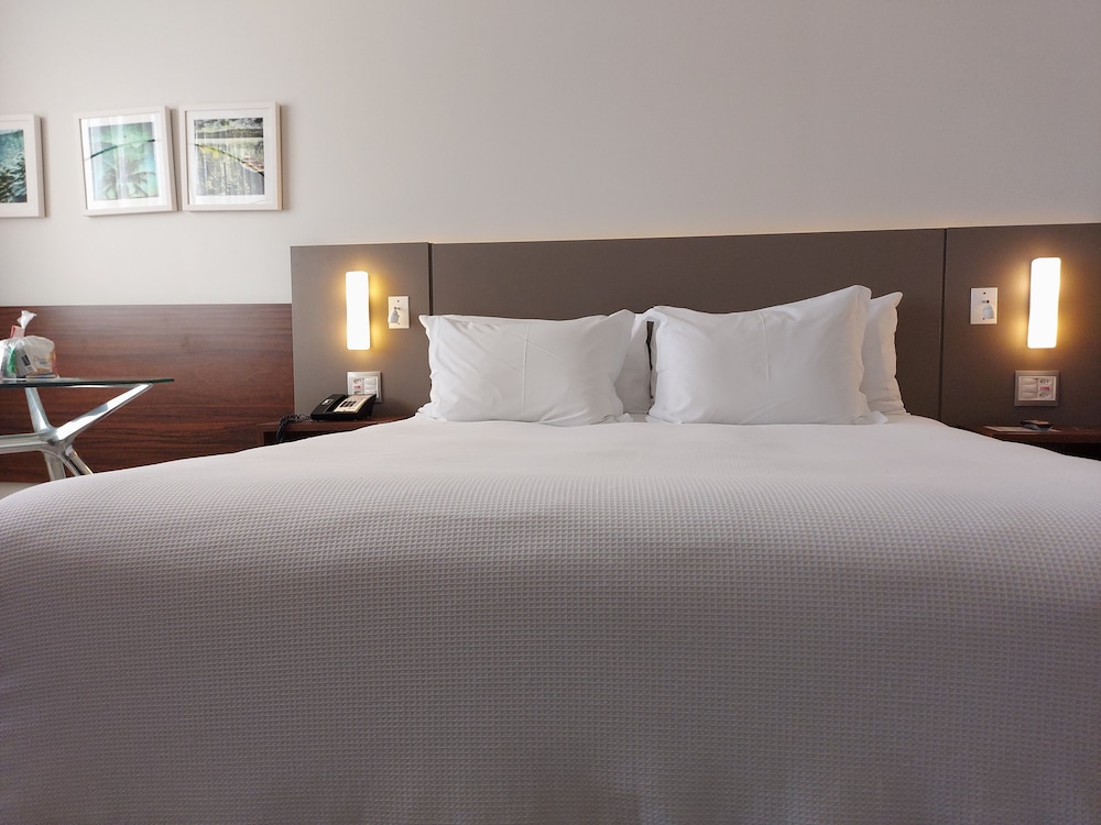 Standard Room, 1 Queen Bed (Accessible)