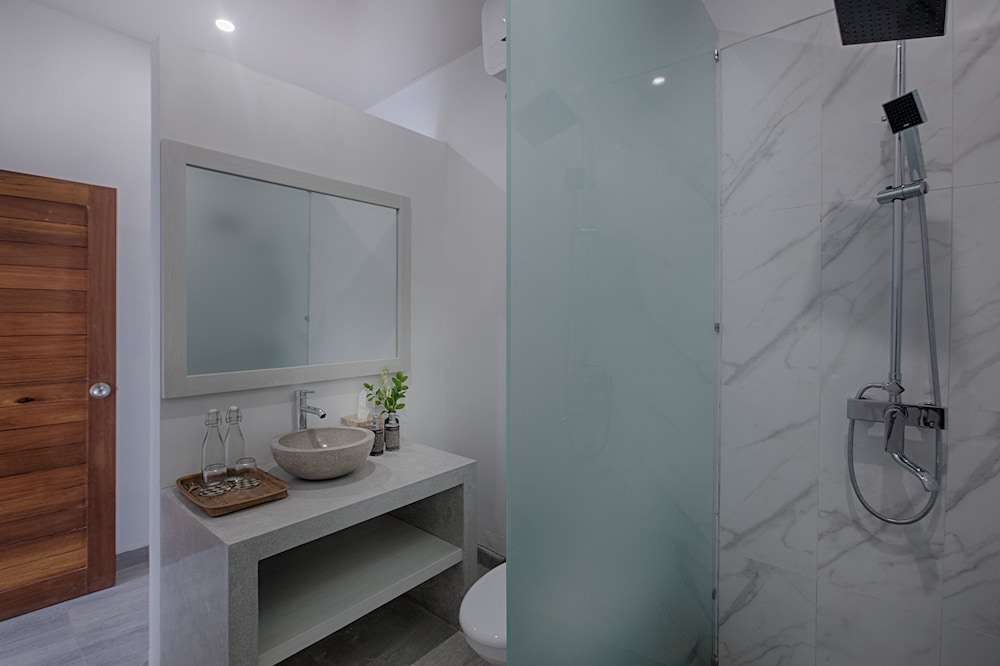 Deluxe Ground Floor - Photo 15
