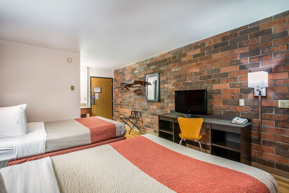Standard Room, 2 Double Beds, Non Smoking - Photo 4