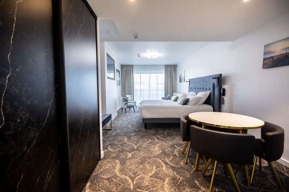 Double Privilege Room with Balcony - Sea View - Photo 1