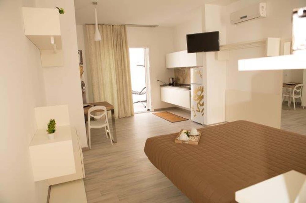 Deluxe Studio Suite, Kitchenette, Garden View, photo 6