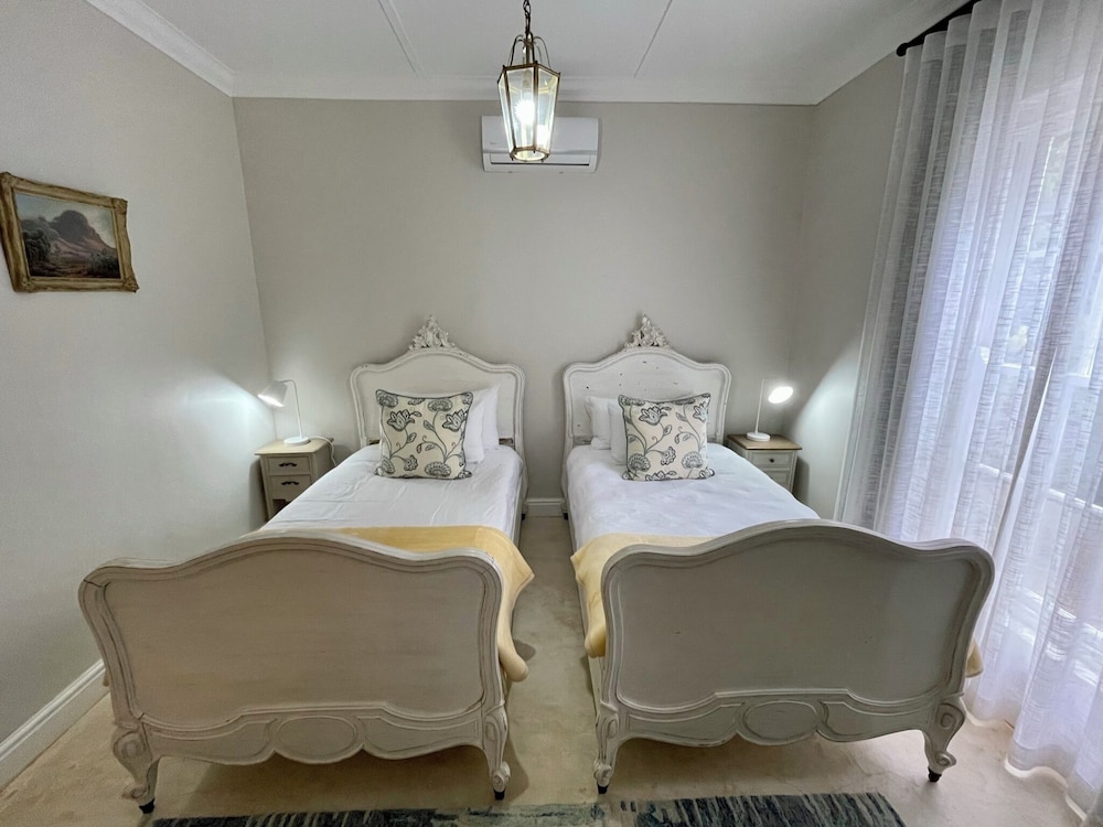 Classic Twin Room photo 3