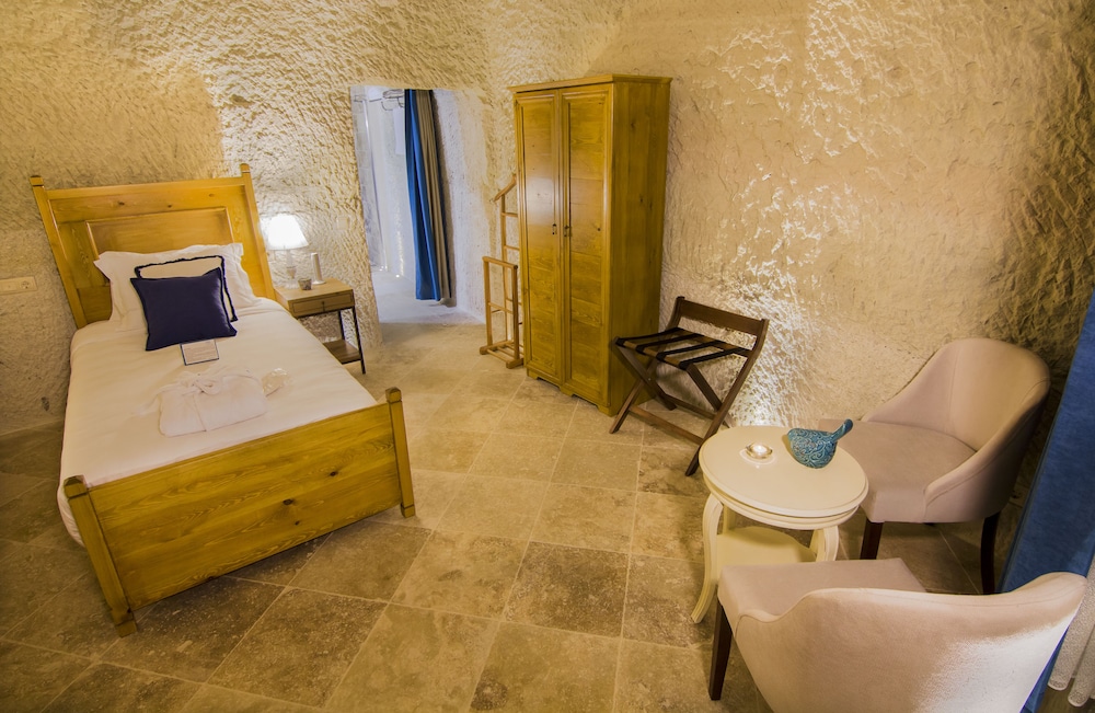 Garden Cave Suite photo 1