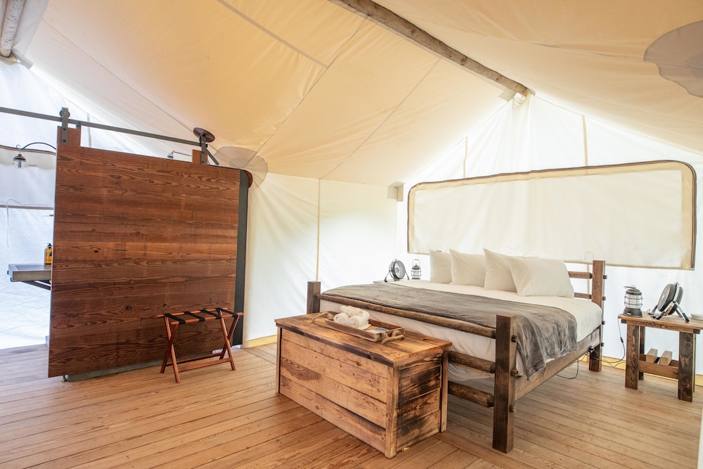 Deluxe with Kids Tent - Private Bath photo 1