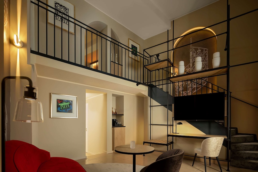 Junior Duplex, 1 King Bed, Tower
