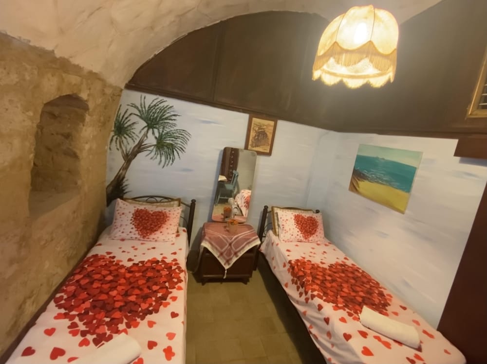 Basic Room, 2 Twin Beds photo 1