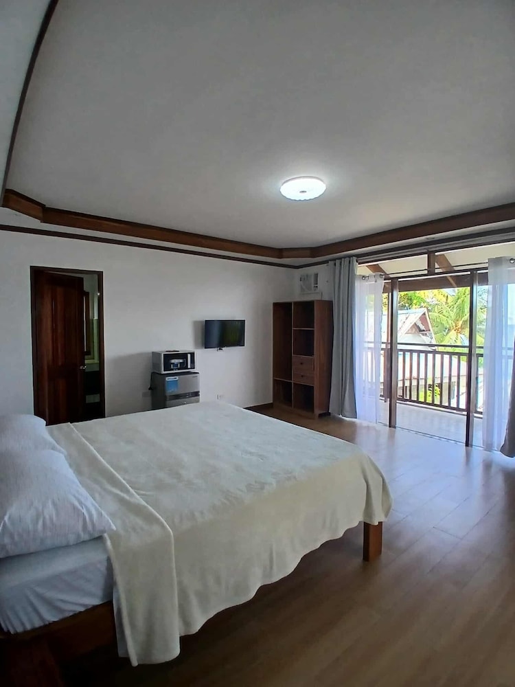 Cabana 8 - Deluxe King with Ocean View