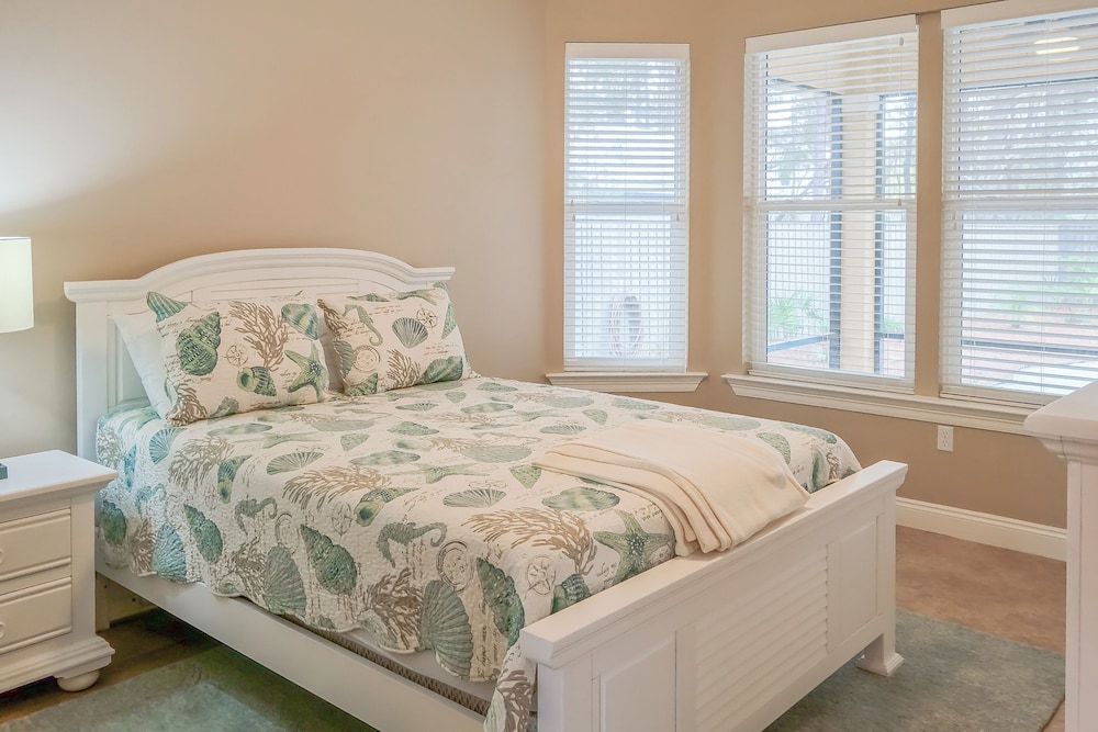 House, Multiple Beds, Pool Access, Pool View (Coastal Living)