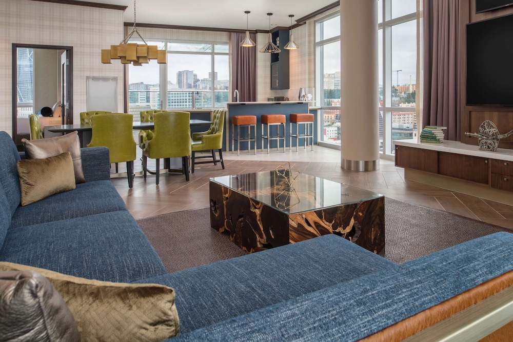 Presidential Penthouse, 2 Bedrooms (1 King Bed and 1 Queen Bed) thumbnail 6