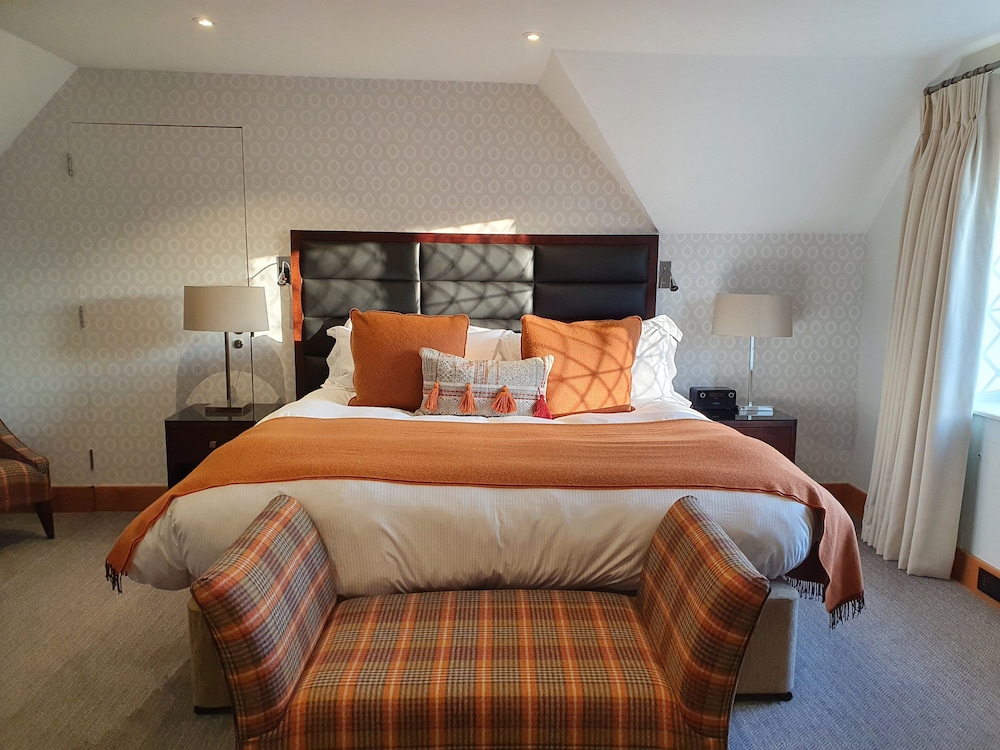 Luxury King Room - Photo 11