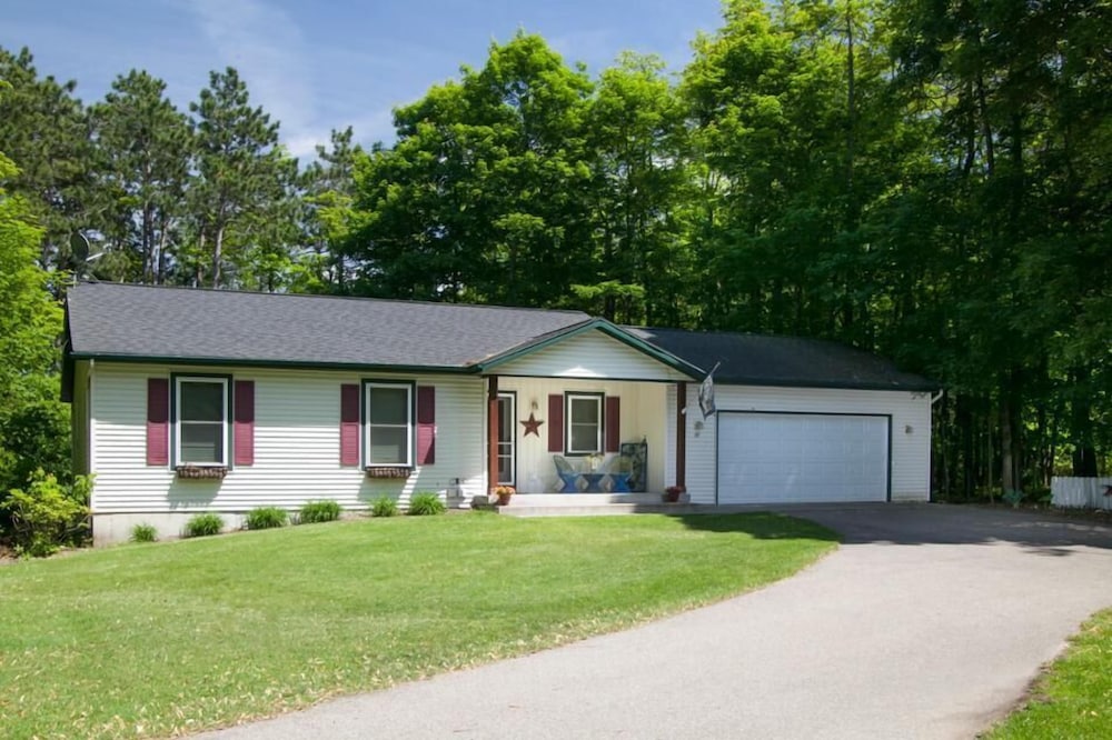 House, 3 Bedrooms, 2 Bathrooms (#27) photo 2