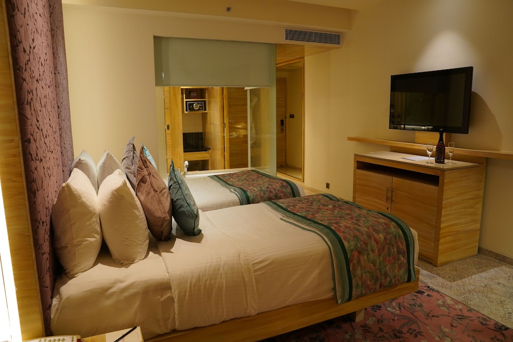 Deluxe Twin Bed with Bath Tub - Photo 5