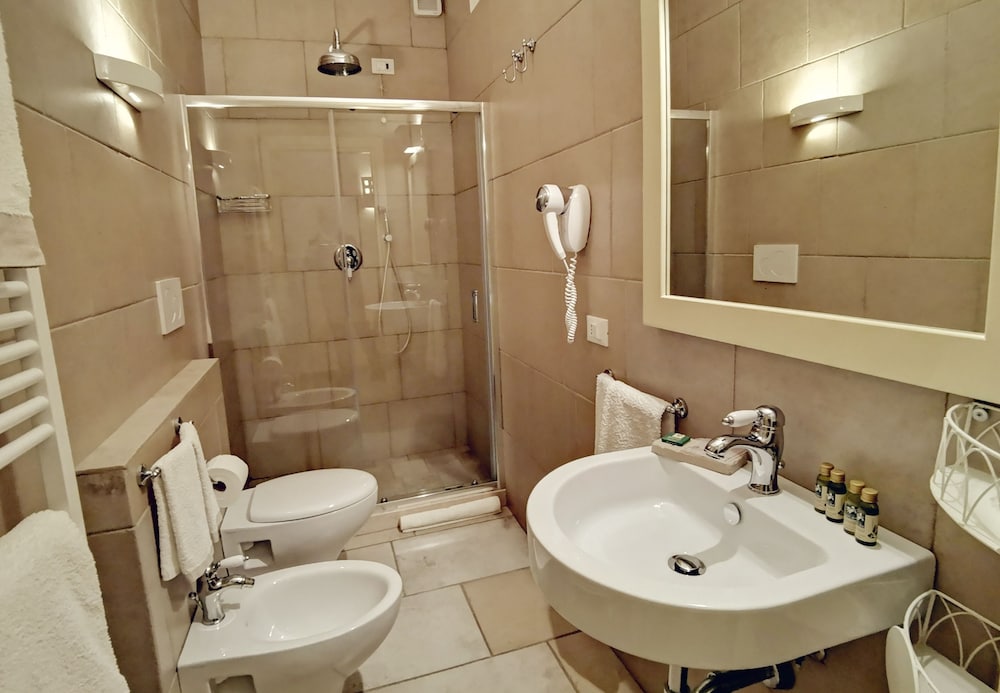 Economy Double Room photo 3