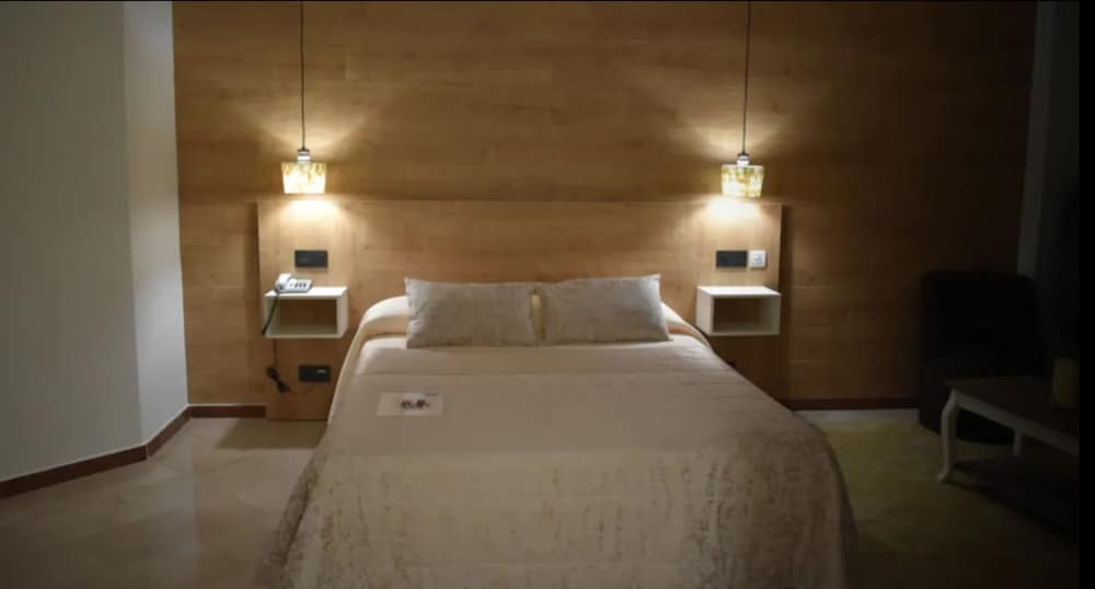 Standard Room (Single Use) - Photo 1