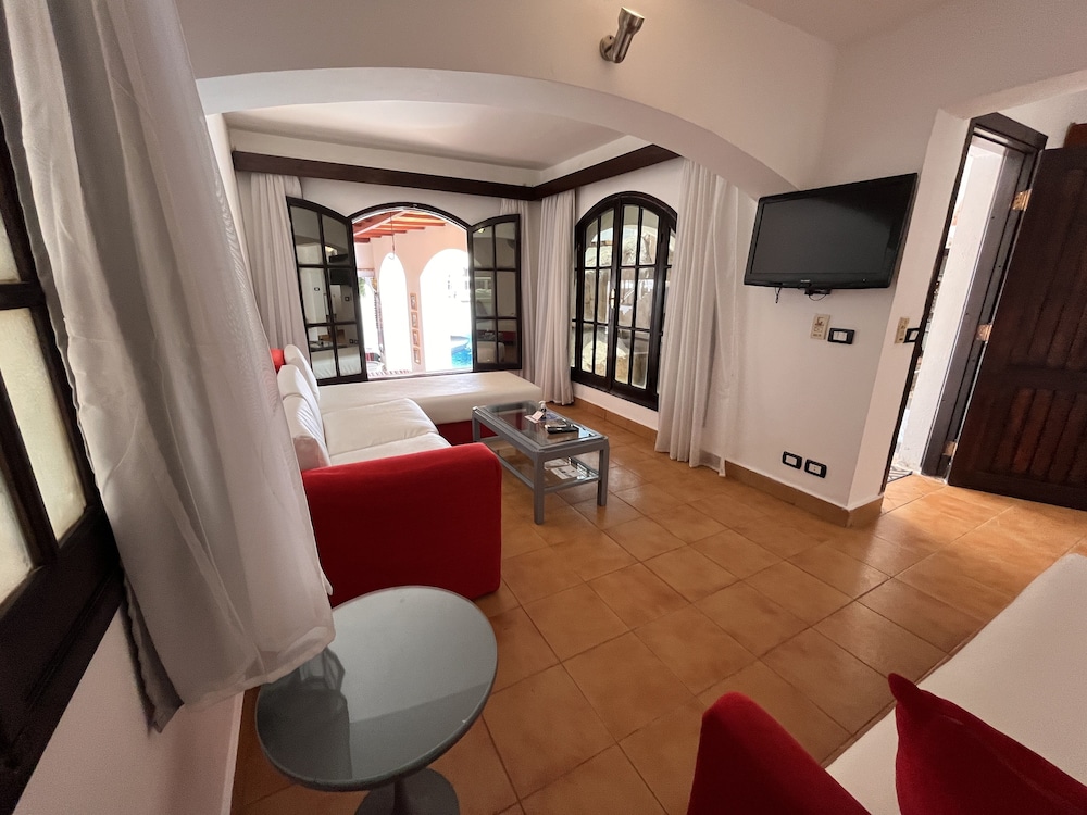 Club Studio, 1 Bedroom, Poolside photo 3