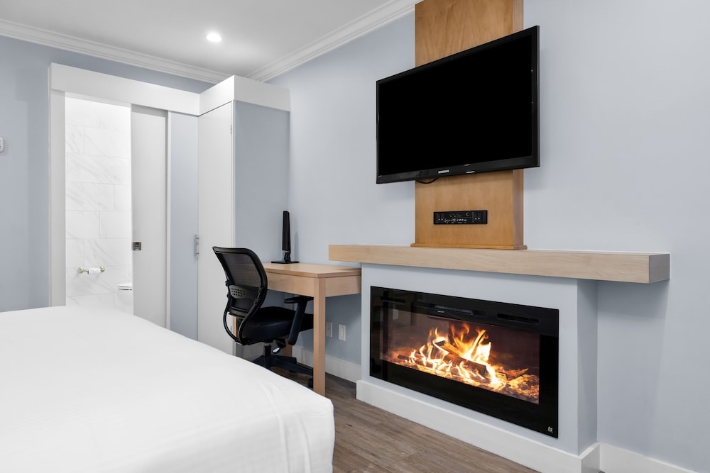 Junior Suite, 1 King Bed - Photo 2