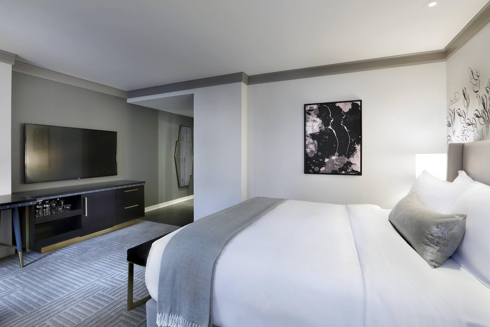 Superior Room, 1 King Bed - Photo 4