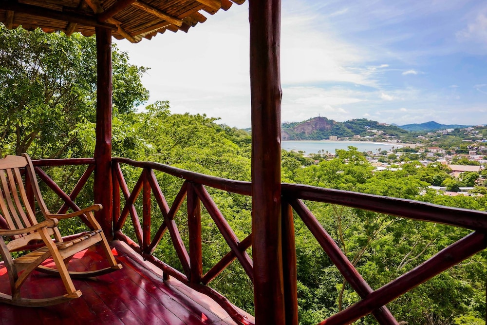 Deluxe Cabin, Balcony, Bay View photo 2